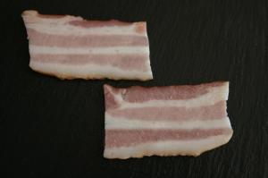 sliced bacon 